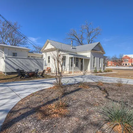 Gorgeous Home 1 Blk From Main With Hot Tub & Fire Pit!